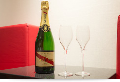 シャンパン”MUMM”で祝杯