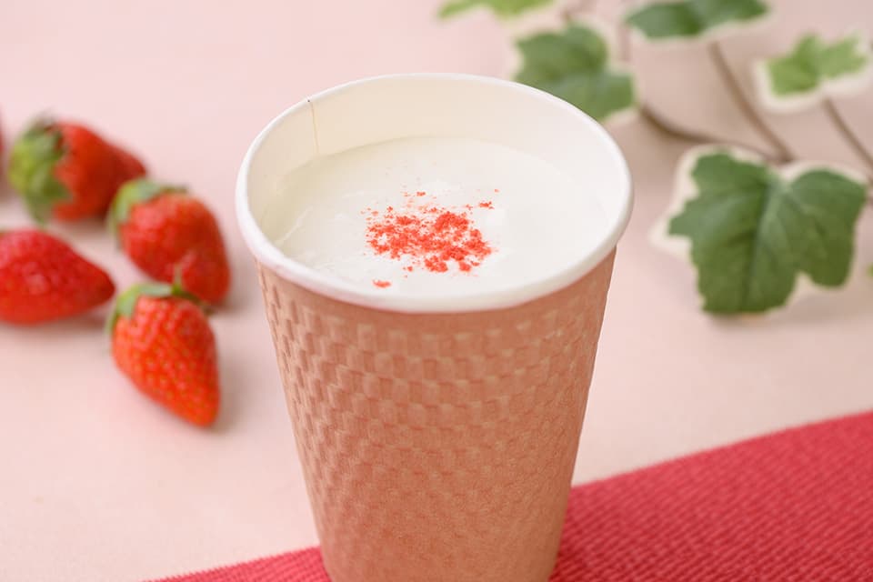 鬆軟草莓牛奶