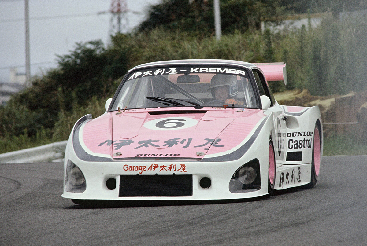 クレマー社で製作された935K3。ル・マン優勝の実績をここ鈴鹿でも発揮しポール・トゥ・ウイン。
