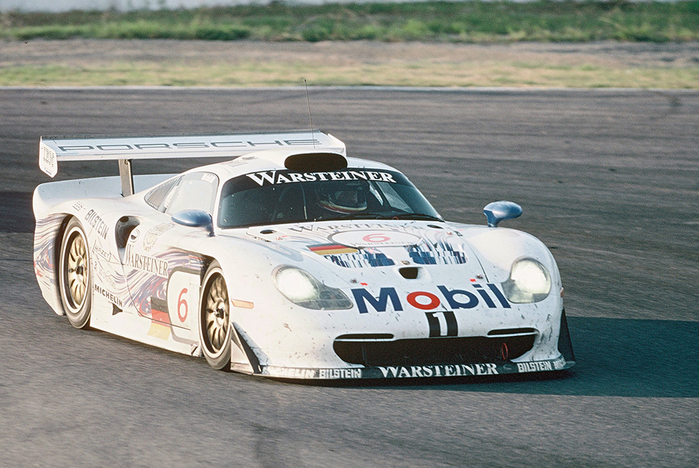 メルセデス、マクラーレン勢に続いて5位を得たポルシェ911GT1。