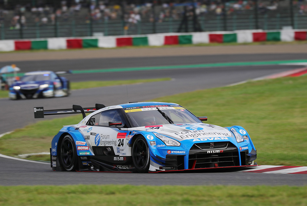 GT500 予選でPPを獲得したのは、フォーラムエンジニアリングADVAN GT-R。