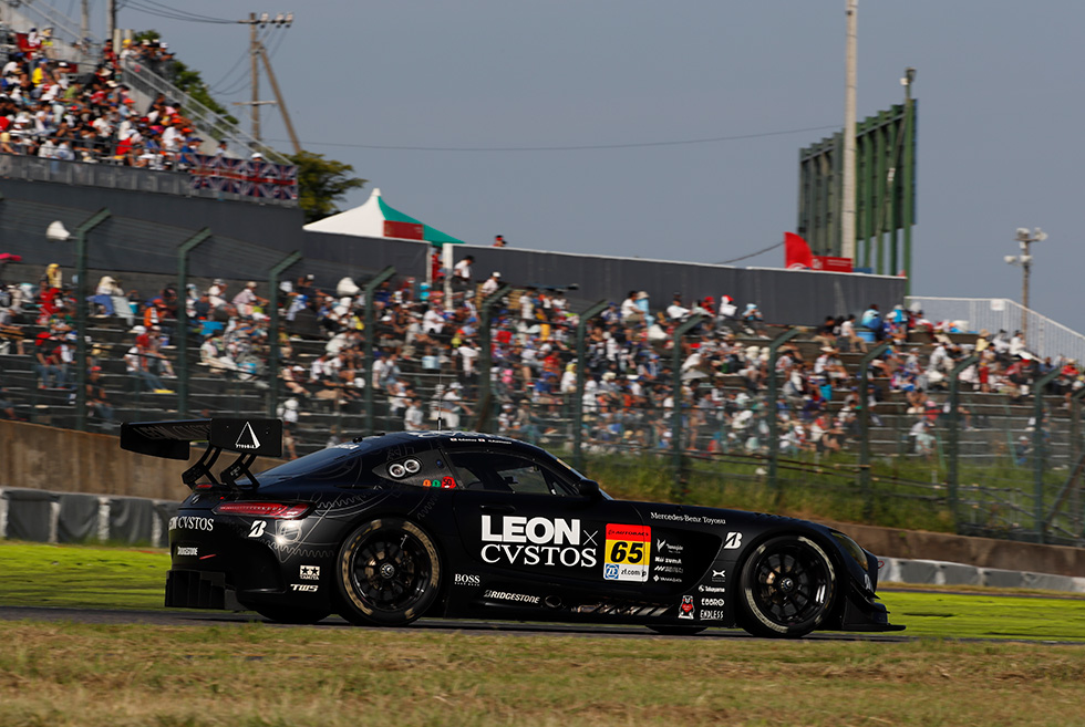 GT300クラスのウイナーはLEON CVSTOS AMG。ここ鈴鹿の優勝もありシリーズ2位に。