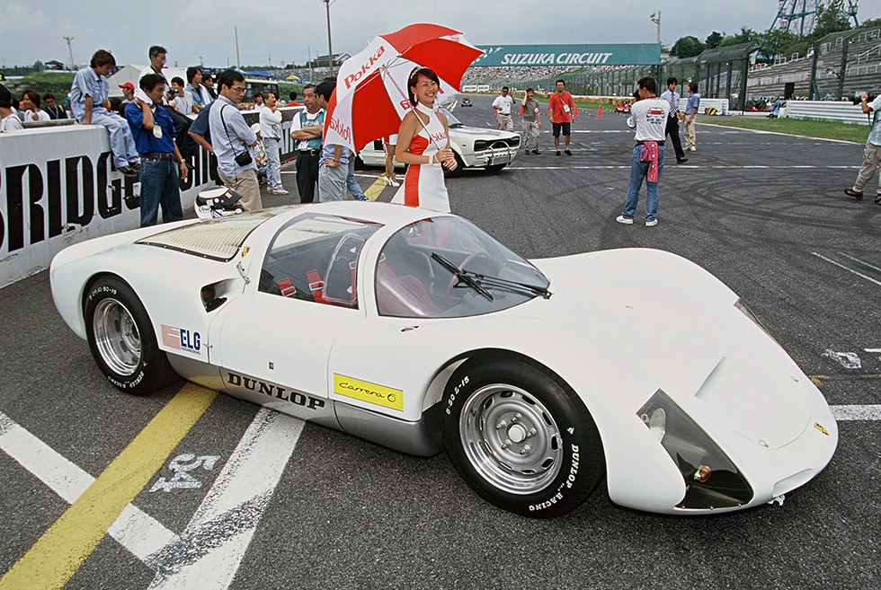 30回の記念イベントに、ポルシェ906、トヨタ2000GTなどかつて参加したマシンが展示された。