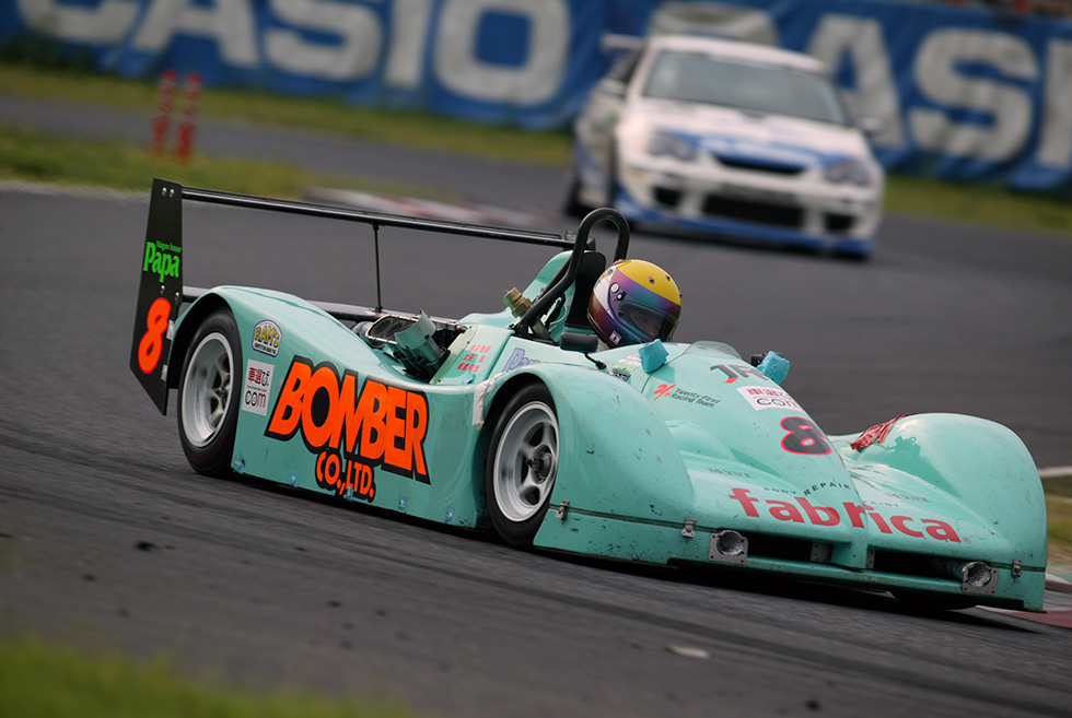 終盤トラブルに見舞われるも、#8オスカーSK93が総合14位でフィニッシュしRSクラス優勝。