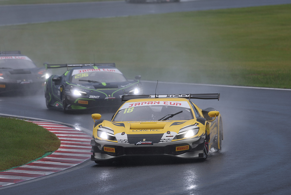 ジャパンカップレース1はアップガレージwith ACRのフェラーリ296GT3が優勝。