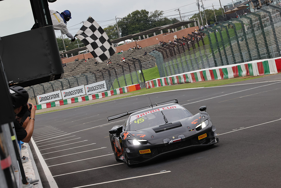 ジャパンカップレース2は、ポノスレーシングのフェラーリ296GT3が制した。