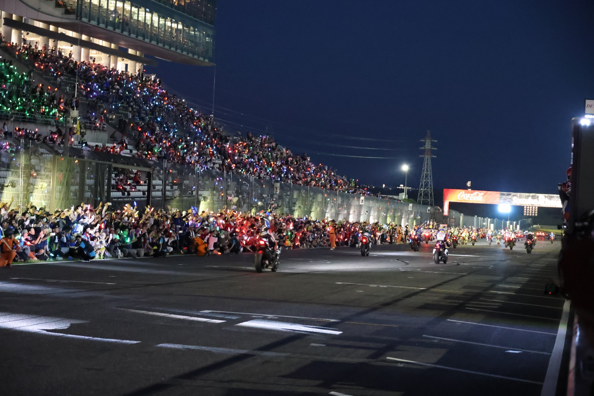 決勝後ホームストレート開放