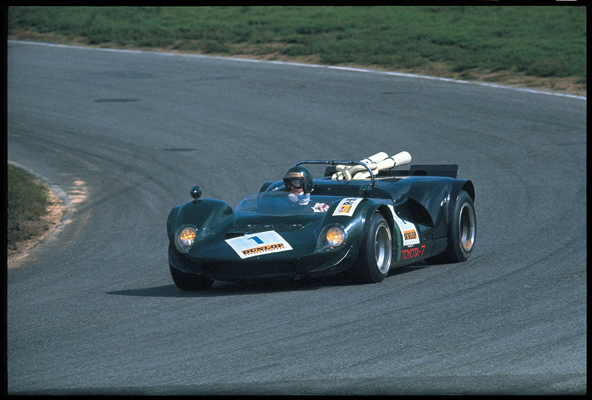 At that time, Fukuzawa was 25 years old and Funakoda was 22, marking a victory for young drivers.