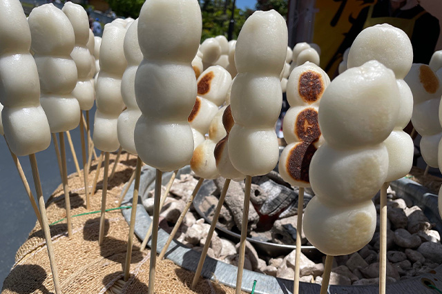 Sanfuku Dango "Grilled Skewered Dumplings"