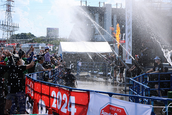 Ages 16 to 23 can watch the Suzuka 8 Hours and enjoy attractions for up to 3 days free with the "ZERO Yen Pass"!