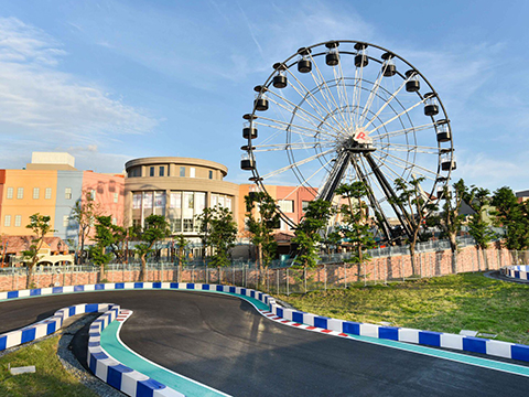 Final corner, Ferris wheel near the chicane