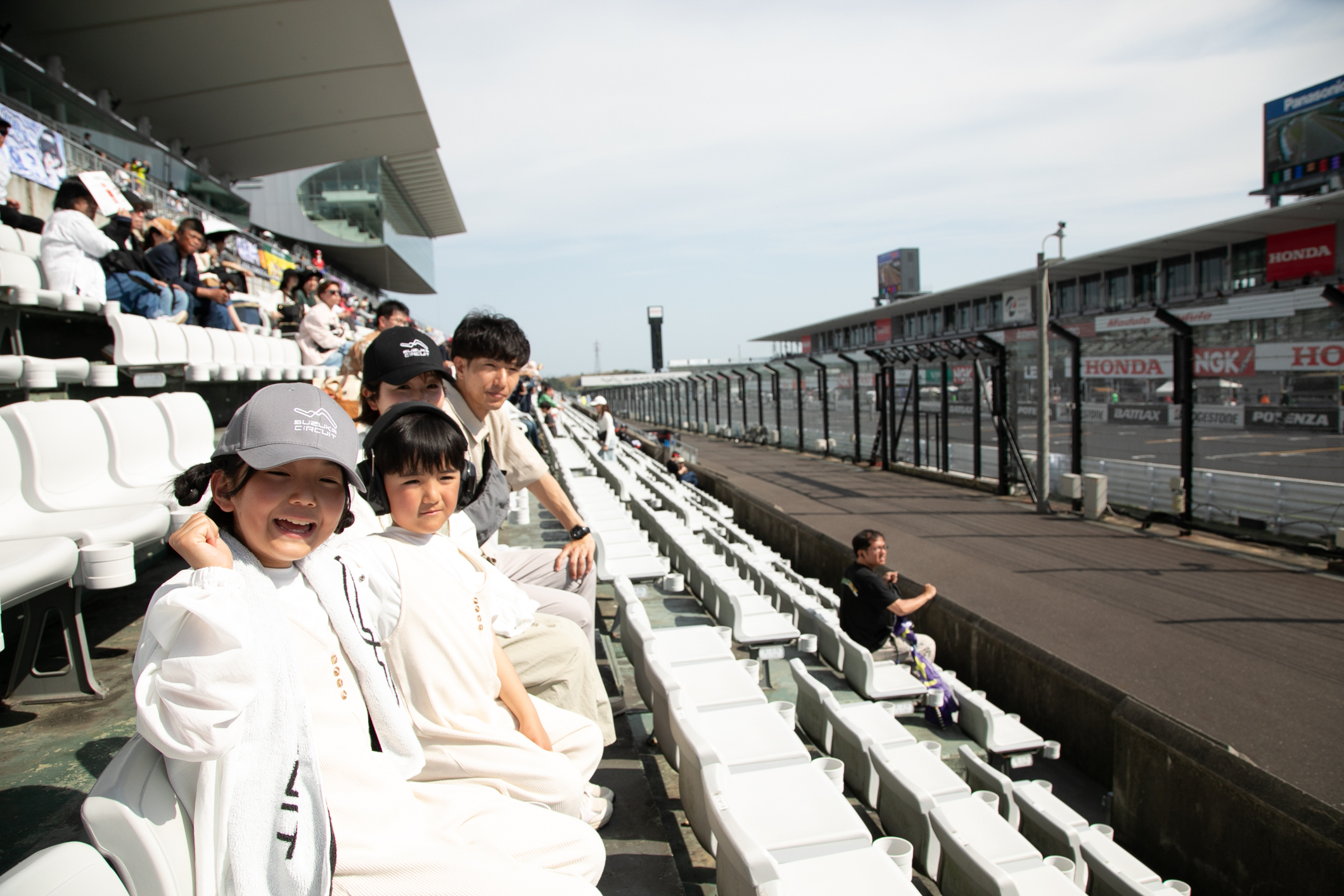 V1 Seat