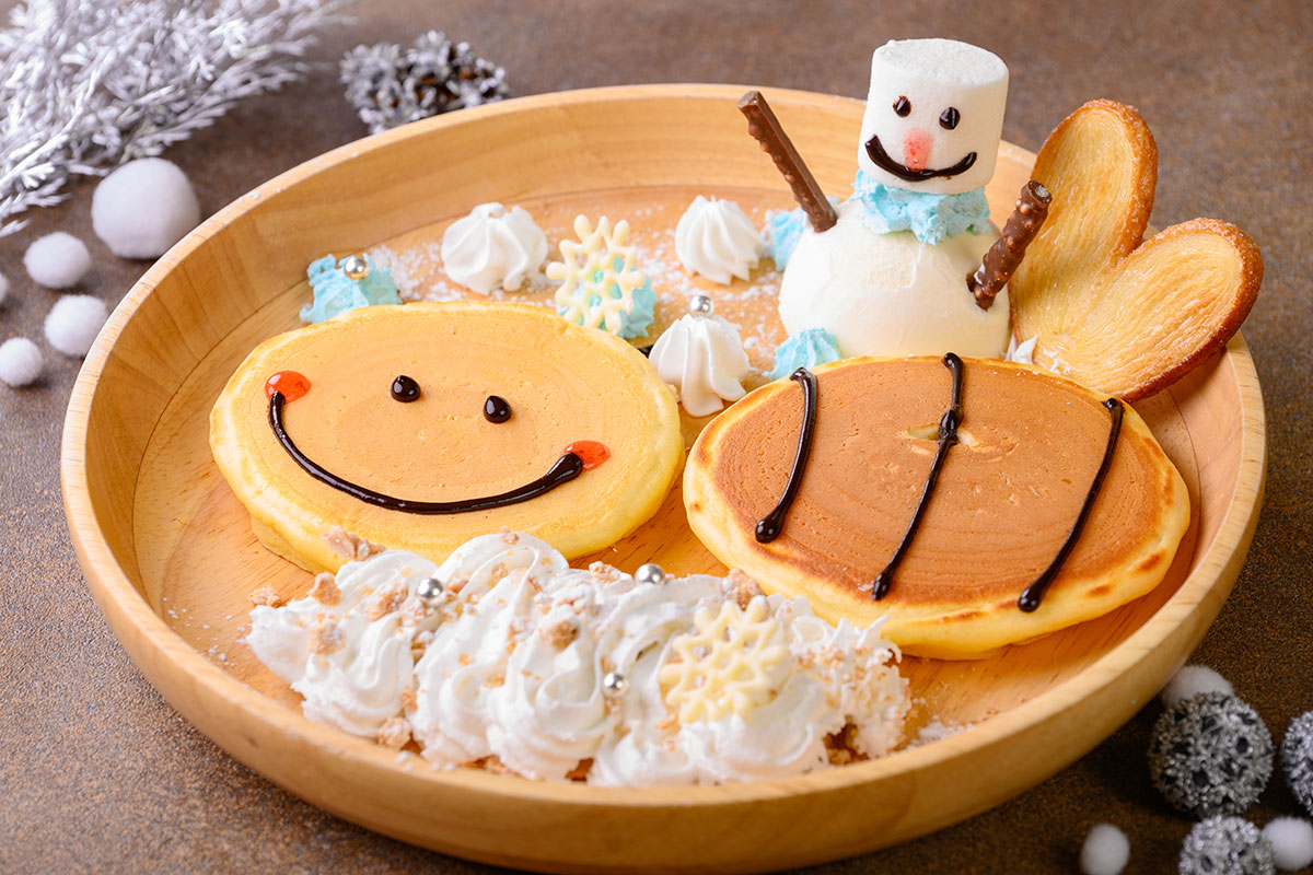 冬を楽しもう！ぶんぶんと雪だるまのデコレーションパンケーキ