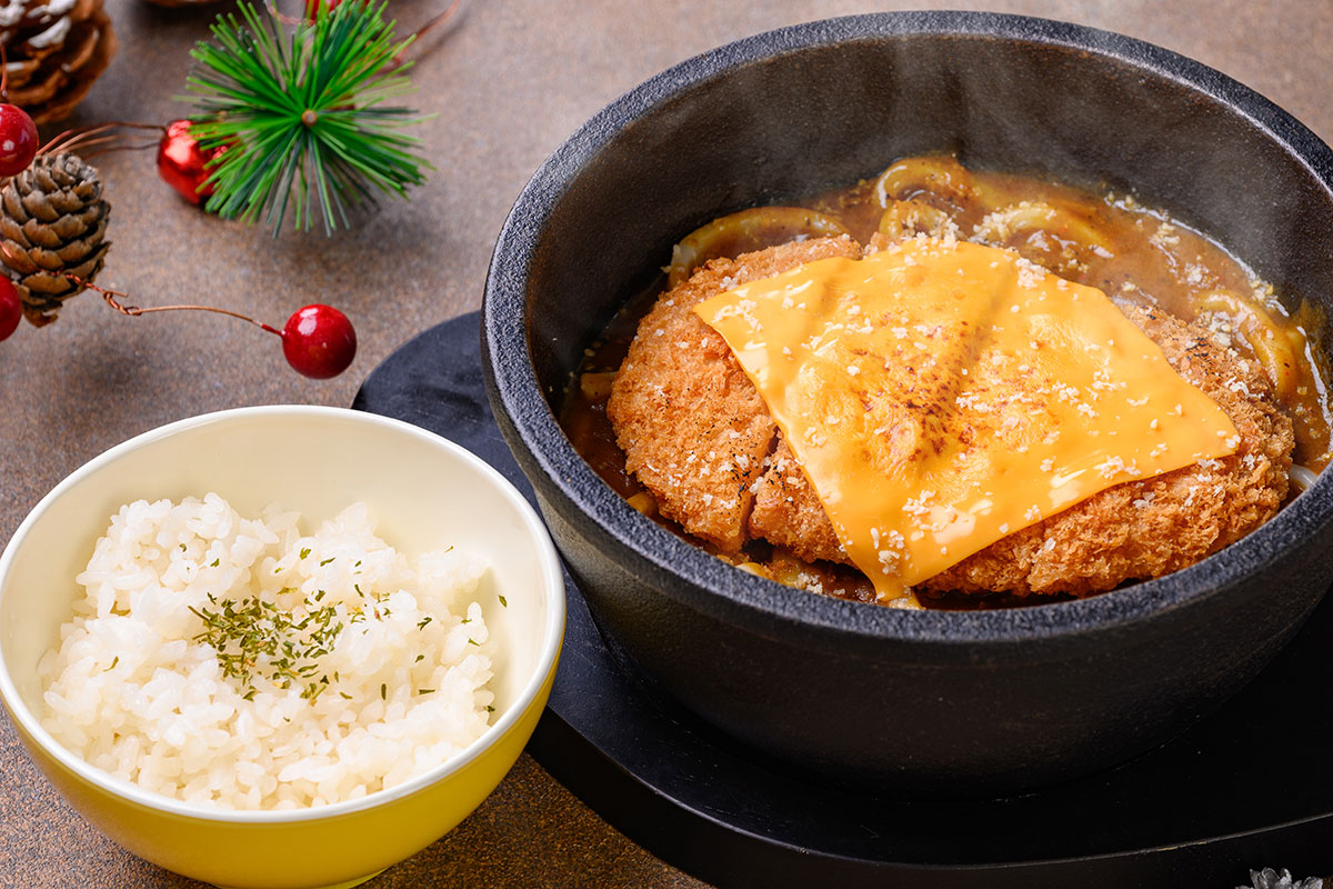 鉄鍋チーズカツカレーうどん