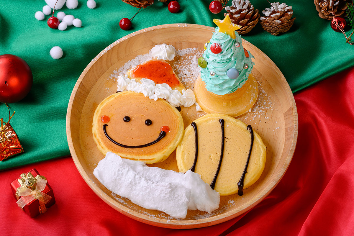 ぶんぶんサンタと一緒にクリスマスツリーを飾り付けようパンケーキ