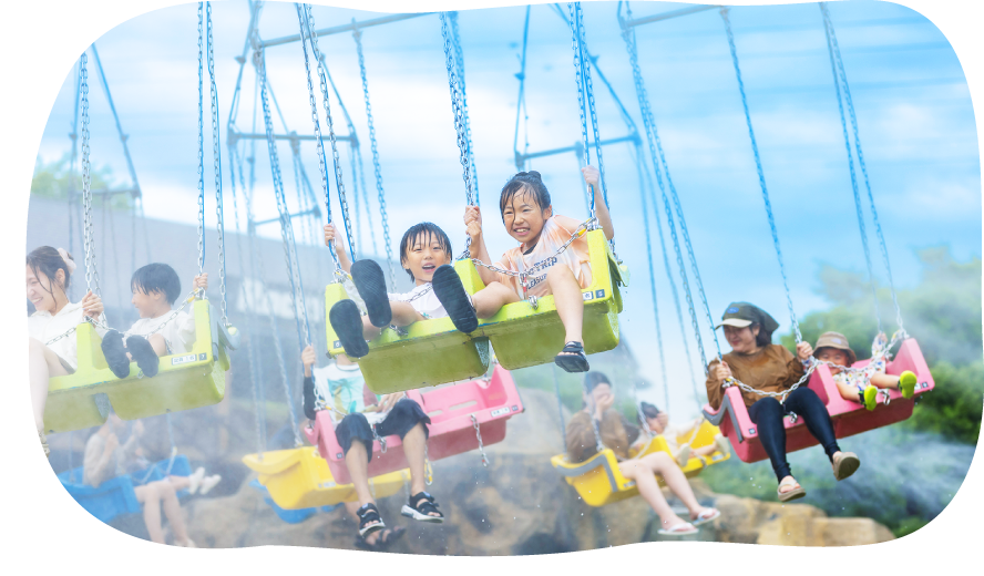水着のままパークへ!パーク内では、11:00~15:00限定で「びしょぬれライドタイム」を開催中!
