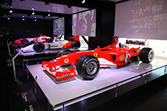 レジェンドオブ鈴鹿にはF1ウィーク限定でフェラーリF2003GAを展示