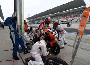 TOHO Racing with MORIWAKIのピットワーク（2012）