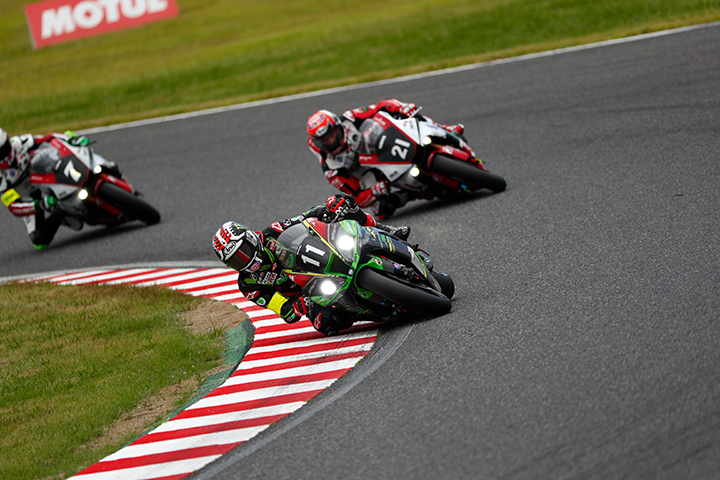レース序盤トップ争い