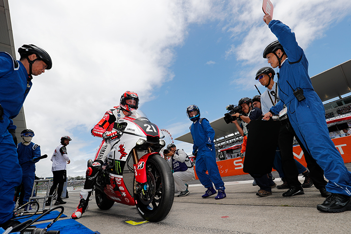 優勝したYAMAHA FACTORY RACING TEAM ピット作業