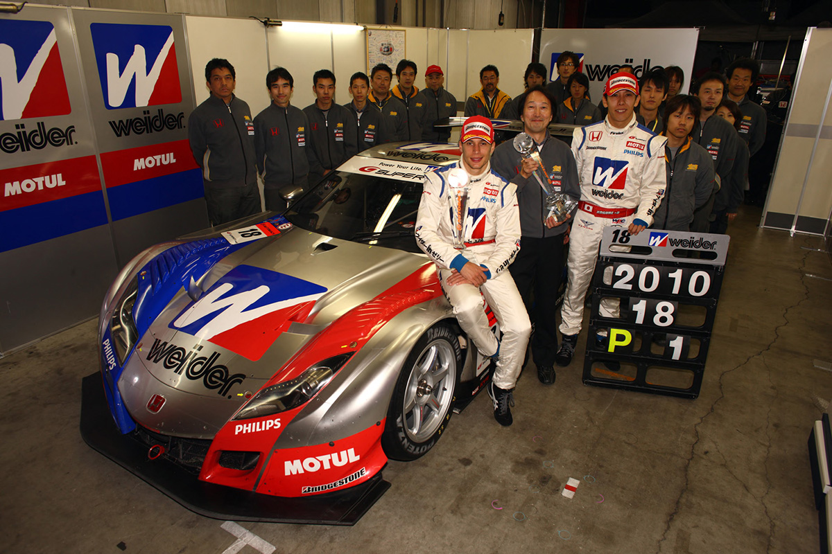 ウイダー HSV-010 GT（小暮卓史/ロイック・デュバル）