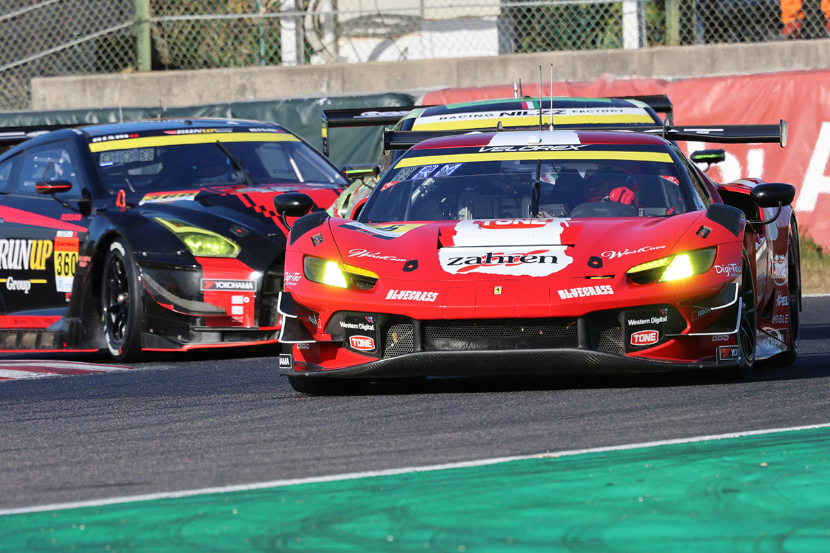 フェラーリ 296 GT3（2024年シーズン UNI-ROBO BLUEGRASS FERRARI  Team LeMans）
