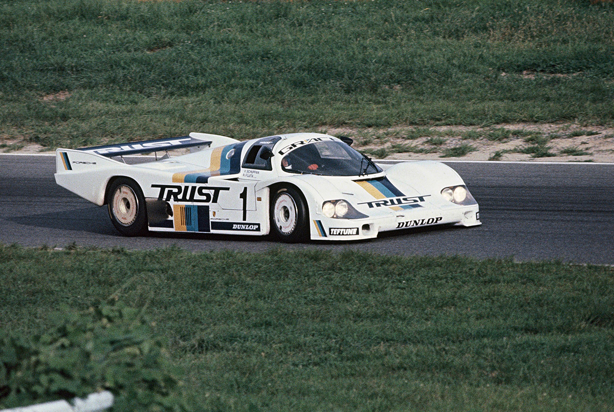 作為集團C賽車完成的Trust Porsche 956。在決賽中以領先第二名3圈的差距奪冠。