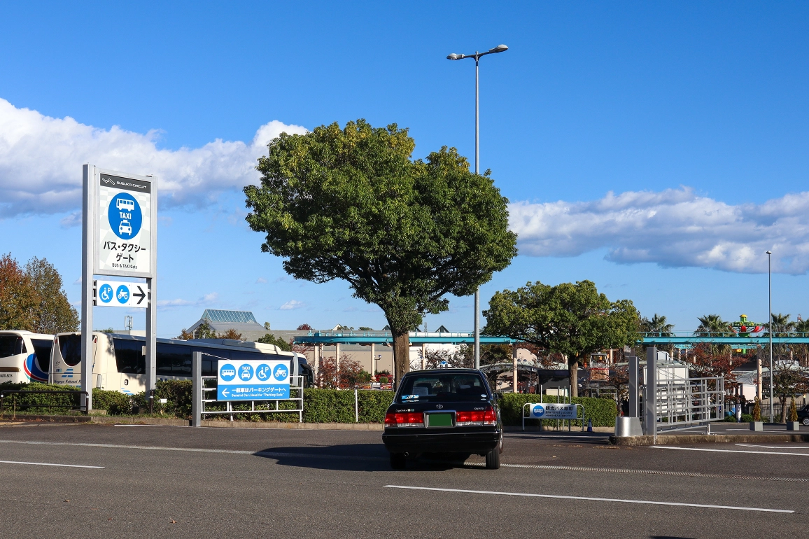 巴士・計程車入口