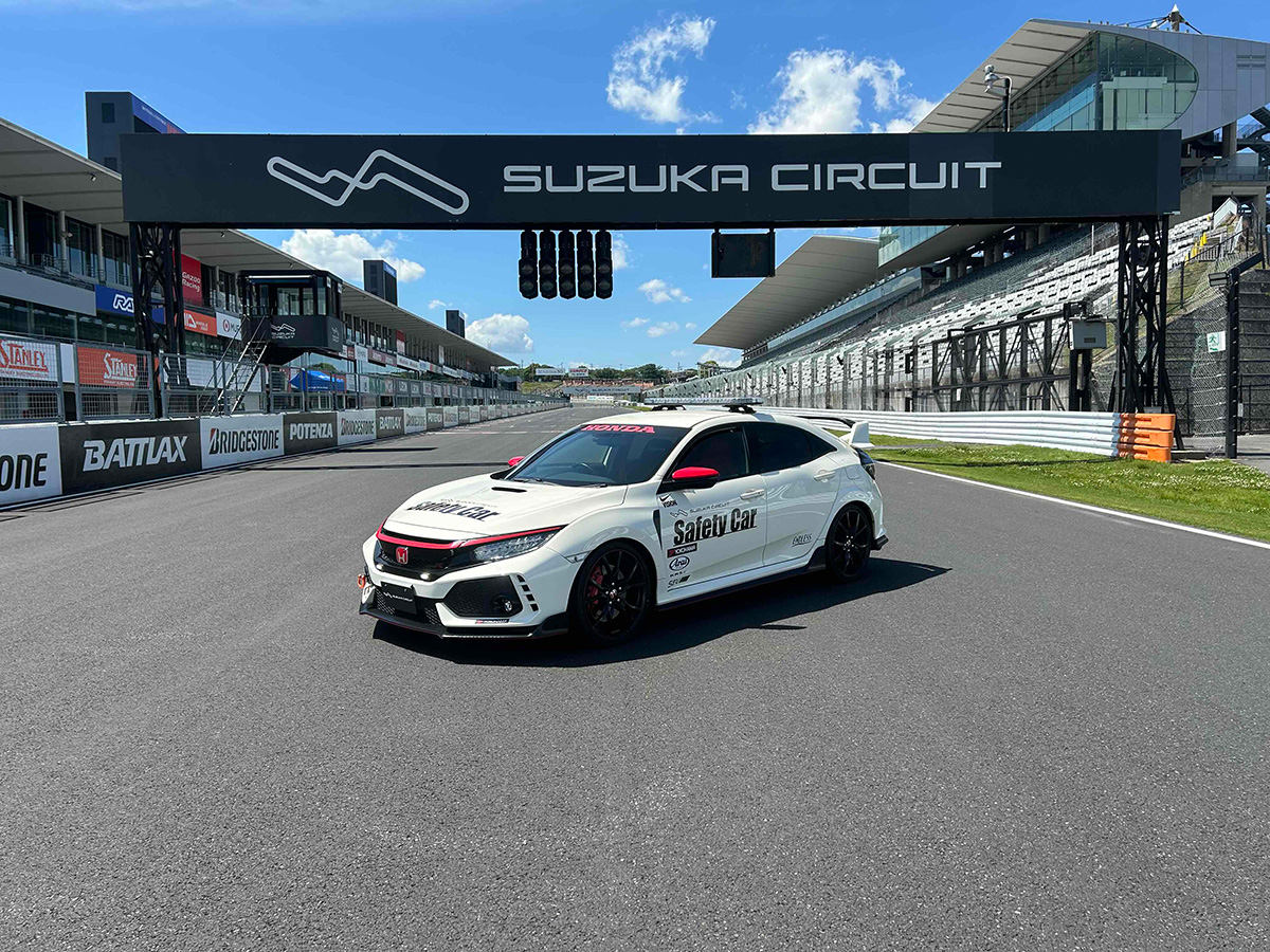Honda CIVIC Type R(FK8)※預定於歡樂廣場展示及搭乘體驗車輛