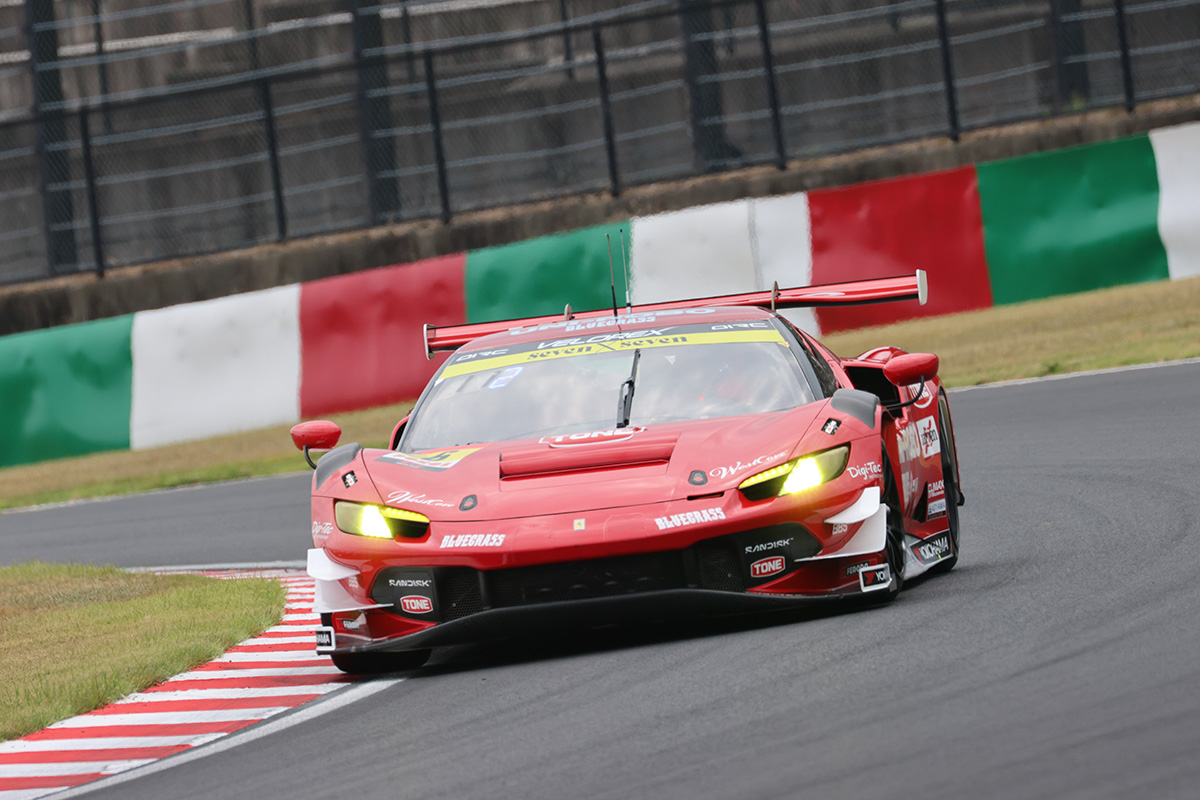 法拉利 296 GT3（2025年賽季 UNI-ROBO BLUEGRASS FERRARI  Team LeMans）